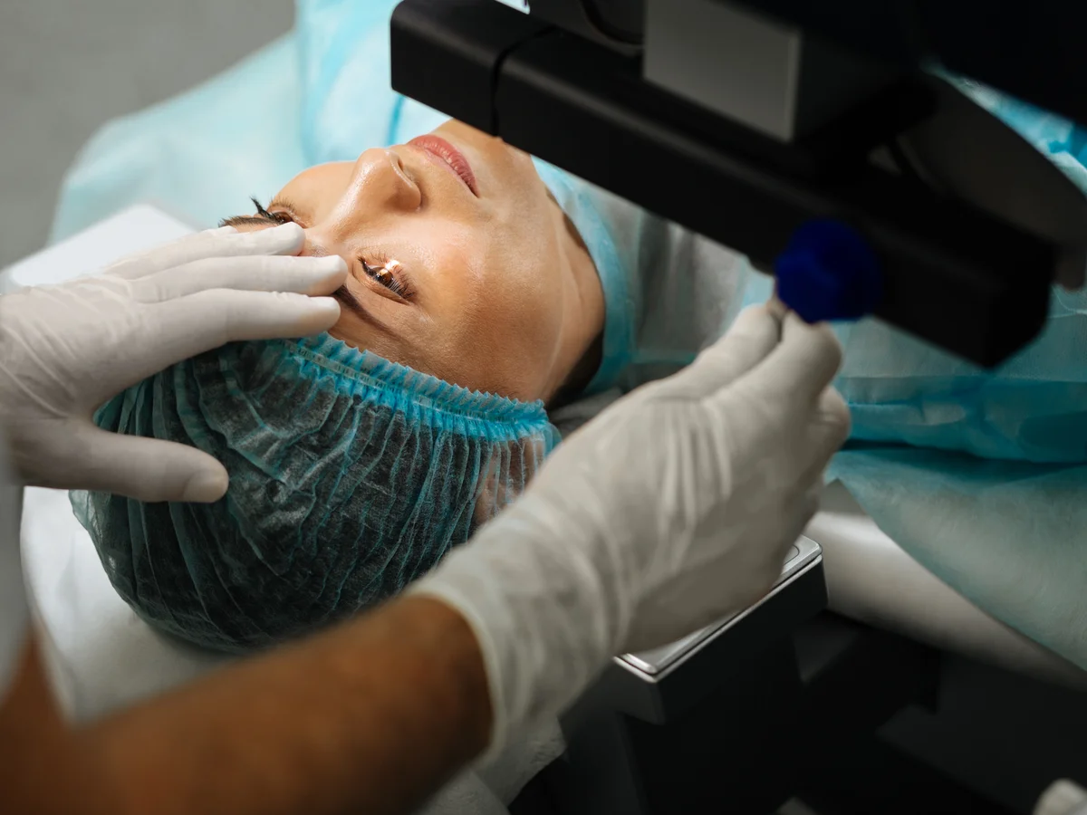 Implantes faciais definitivos - próteses faciais - harmonização facial definitiva